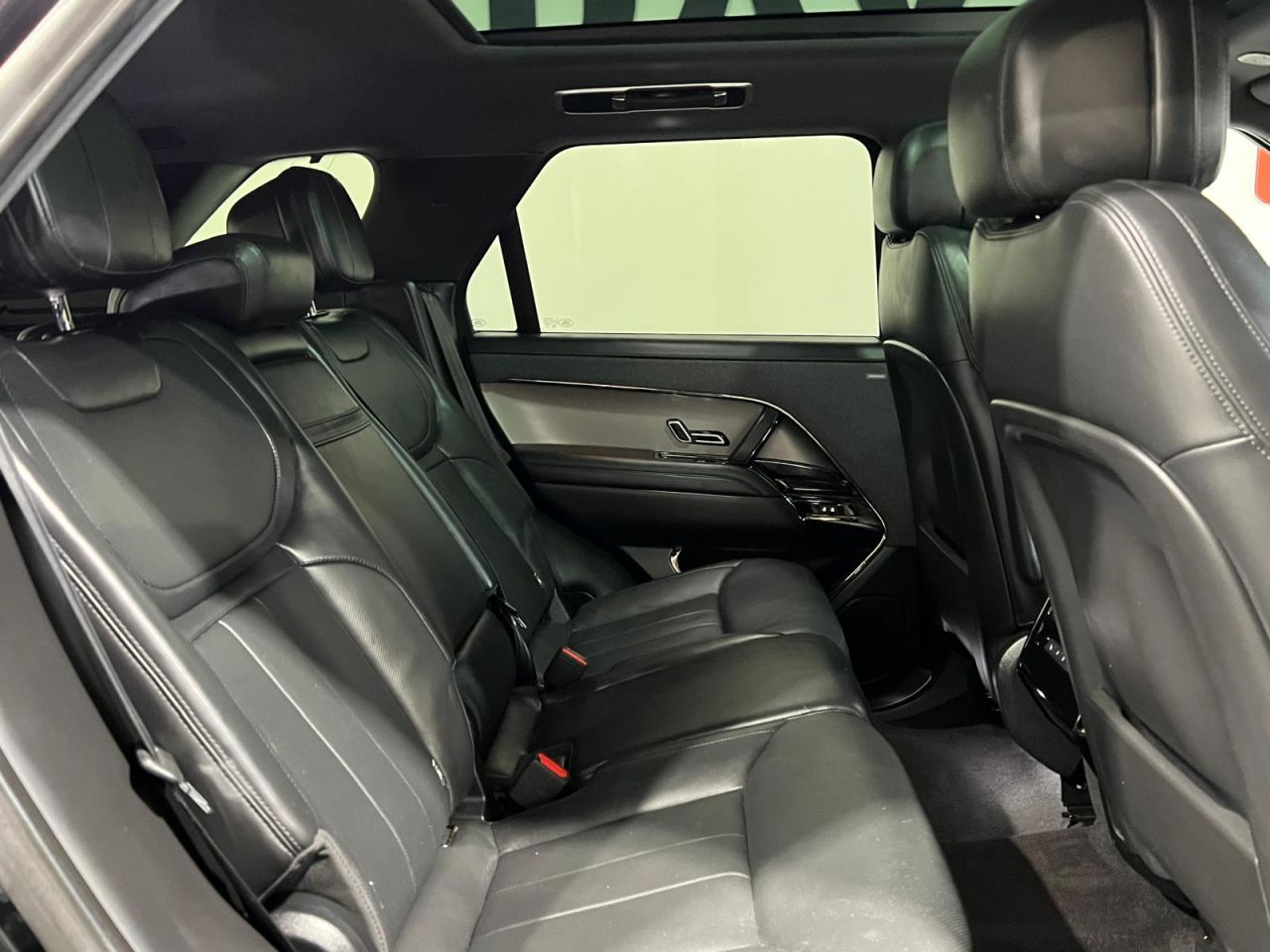 2023 LAND ROVER RANGE ROVER SPORT 3.0 D300 MHEV Dynamic SE SUV 5dr Diesel Auto 4WD Euro 6 (s/s) (300 ps) Blac - vehicle photo 6 for sale on PureCar