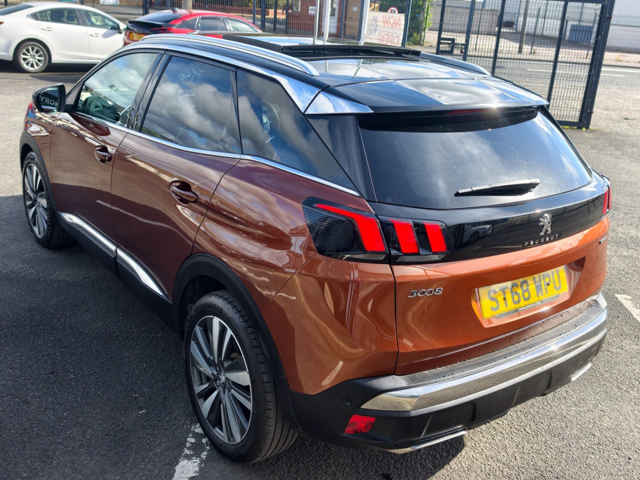 2019 PEUGEOT 1.5 BlueHDi GT Line Premium SUV 5dr Diesel EAT Euro 6 (s/s) (130 ps) - vehicle photo 12 for sale on PureCar