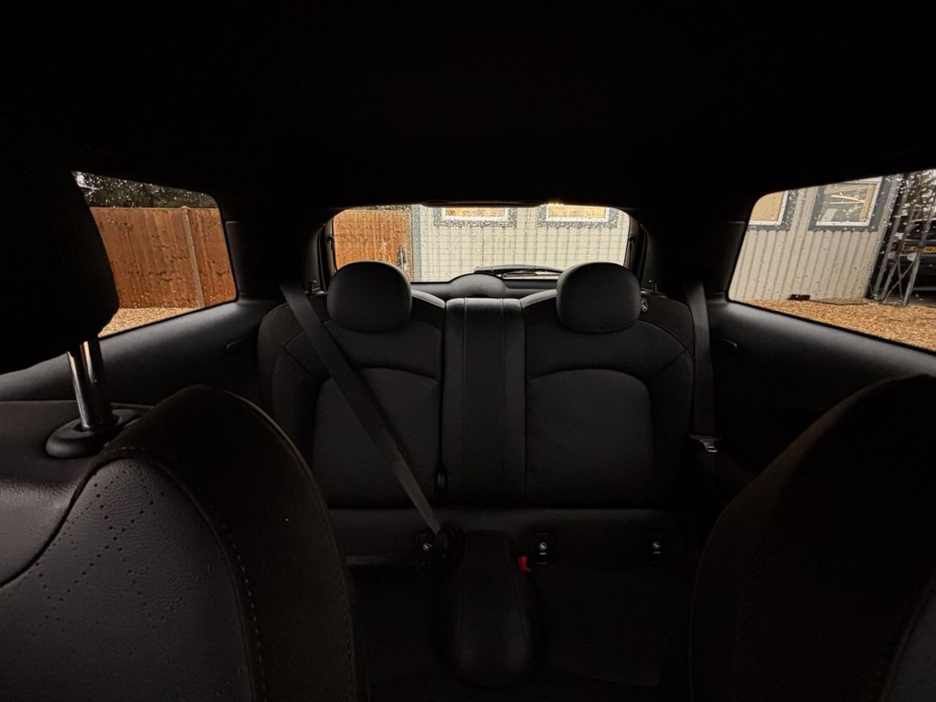 2020 MINI Hatch — image 6