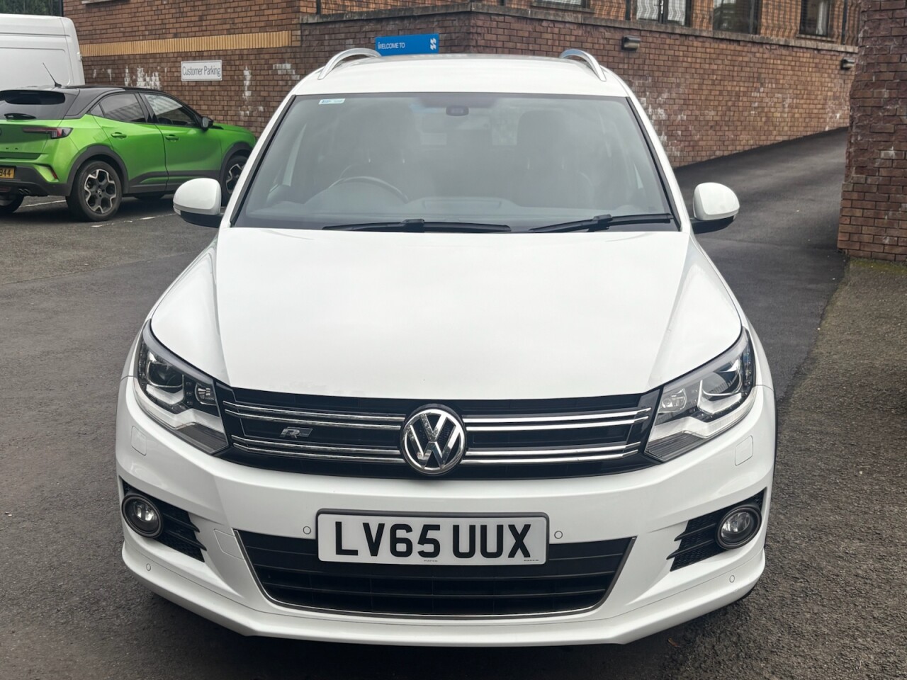 2016 VOLKSWAGEN TIGUAN 2.0 TDI BlueMotion Tech R-Line Edition SUV 5dr Diesel DSG 4WD Euro 6 (s/s) - vehicle photo 2 for sale on PureCar