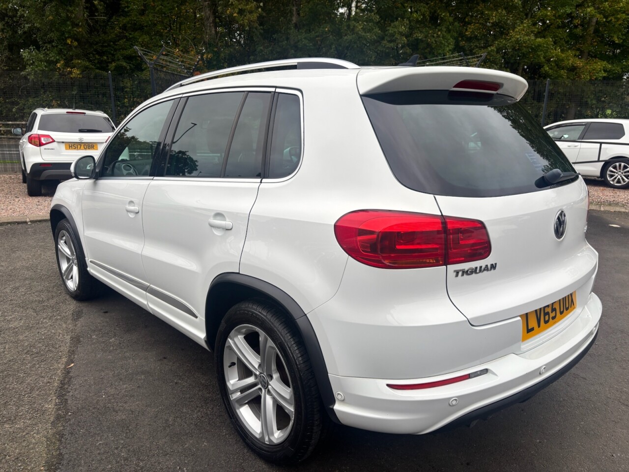 2016 VOLKSWAGEN TIGUAN 2.0 TDI BlueMotion Tech R-Line Edition SUV 5dr Diesel DSG 4WD Euro 6 (s/s) - vehicle photo 5 for sale on PureCar