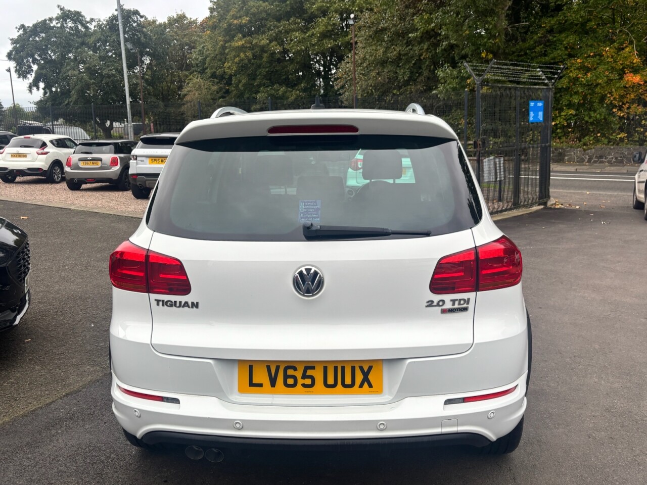 2016 VOLKSWAGEN TIGUAN 2.0 TDI BlueMotion Tech R-Line Edition SUV 5dr Diesel DSG 4WD Euro 6 (s/s) - vehicle photo 6 for sale on PureCar