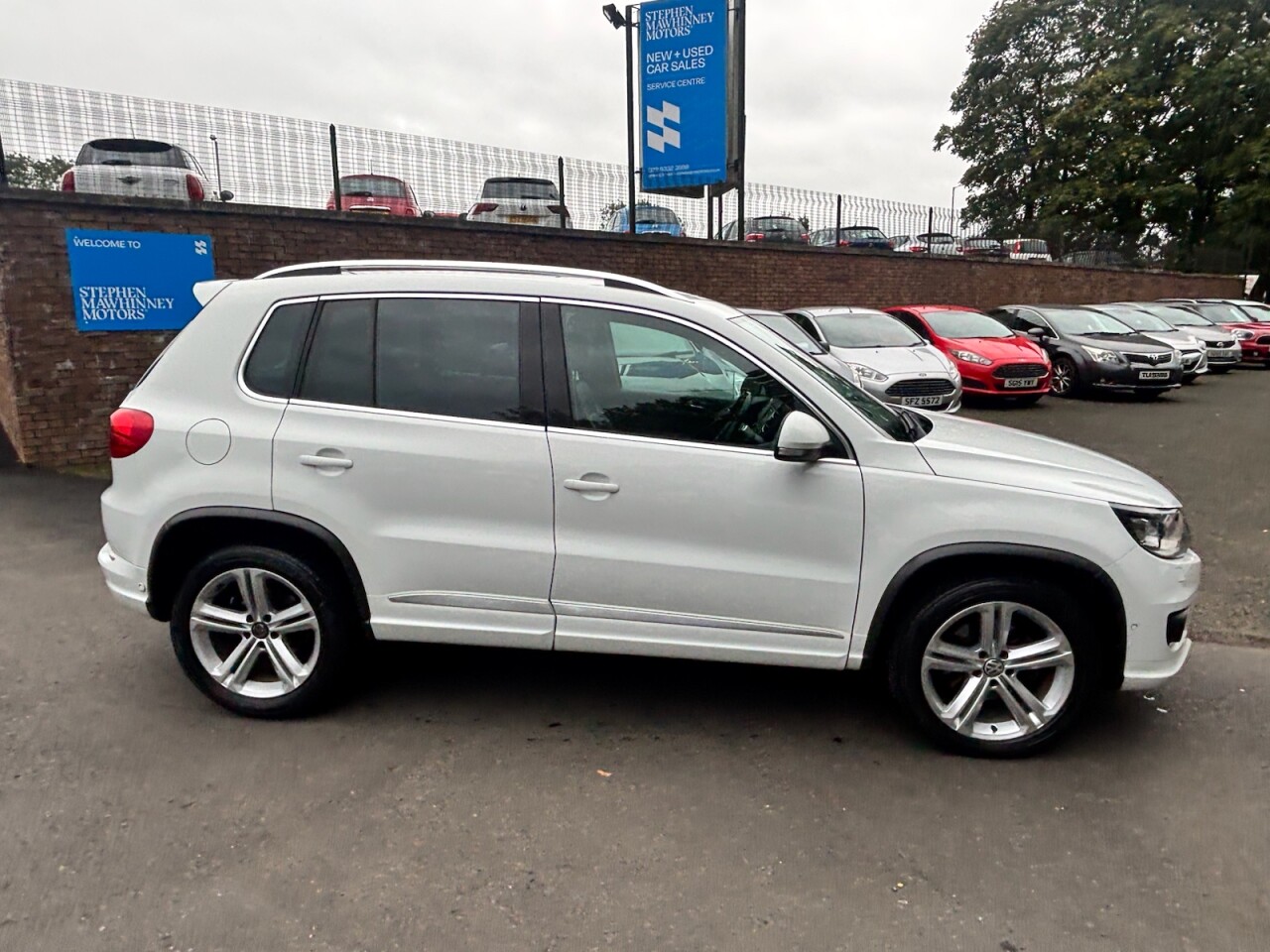 2016 VOLKSWAGEN TIGUAN 2.0 TDI BlueMotion Tech R-Line Edition SUV 5dr Diesel DSG 4WD Euro 6 (s/s) - vehicle photo 8 for sale on PureCar