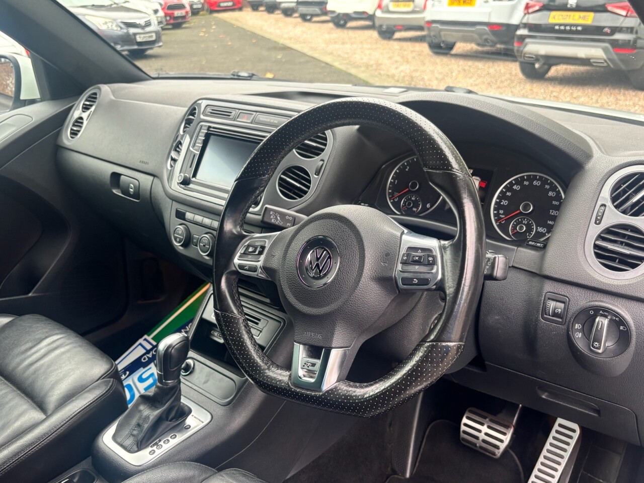 2016 VOLKSWAGEN TIGUAN 2.0 TDI BlueMotion Tech R-Line Edition SUV 5dr Diesel DSG 4WD Euro 6 (s/s) - vehicle photo 10 for sale on PureCar