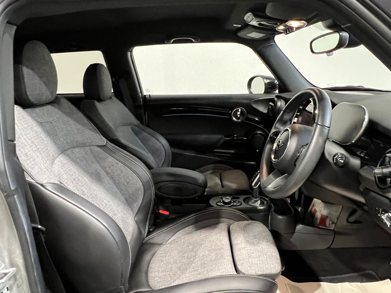 2024 MINI Electric Hatch Cooper SE 32.6kWh Level 2 Hatchback 3dr Electric Auto (184 ps) N.I Car - Su - vehicle photo 4 for sale on PureCar