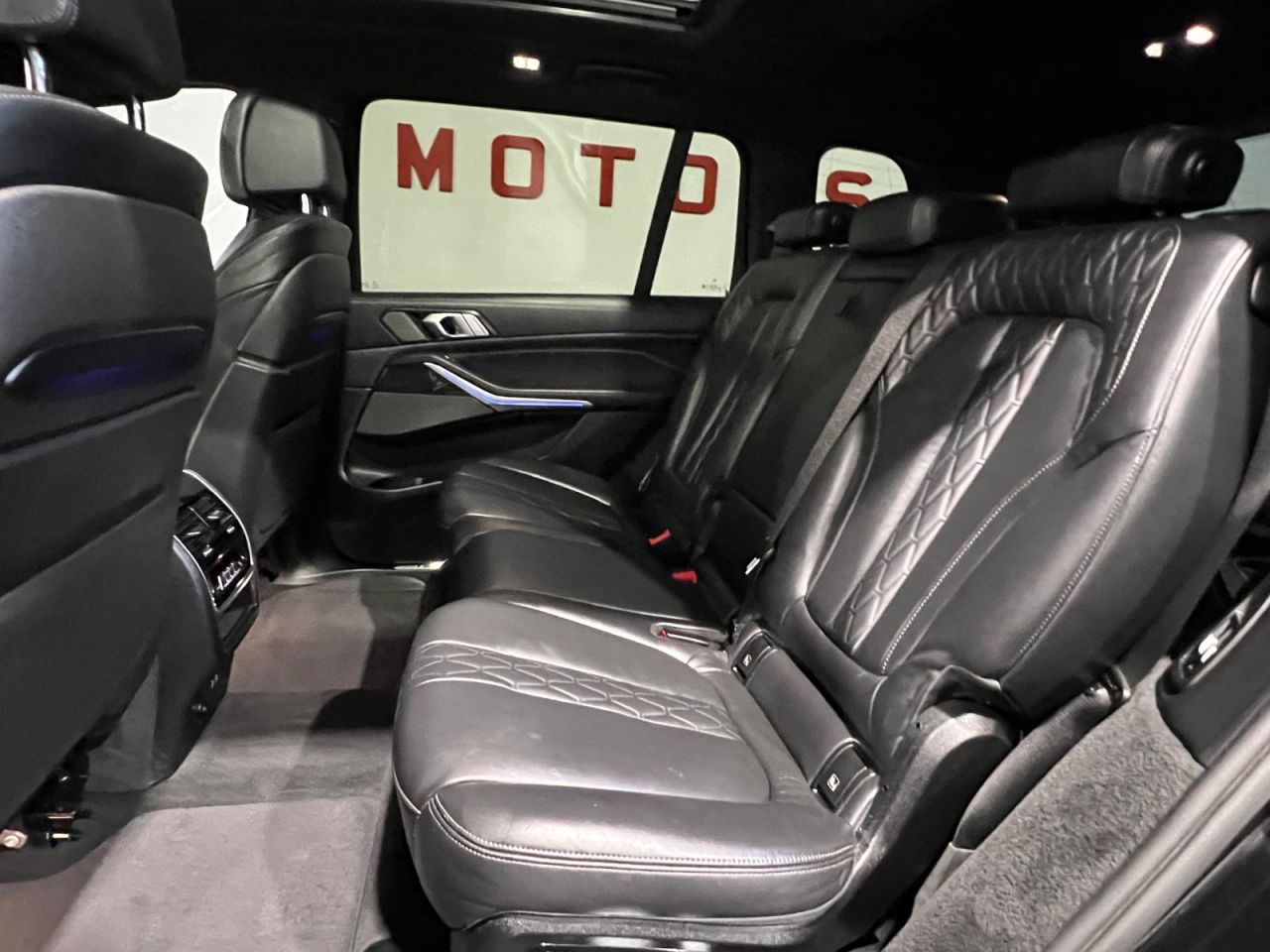 2021 BMW X7 3.0 40d MHT M Sport SUV 5dr Diesel Hybrid Auto xDrive Euro 6 (s/s) (340 ps) - vehicle photo 6 for sale on PureCar