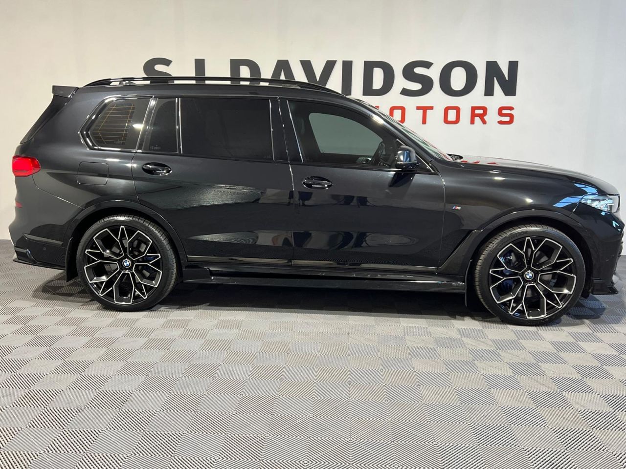 2021 BMW X7 3.0 40d MHT M Sport SUV 5dr Diesel Hybrid Auto xDrive Euro 6 (s/s) (340 ps) - vehicle photo 4 for sale on PureCar