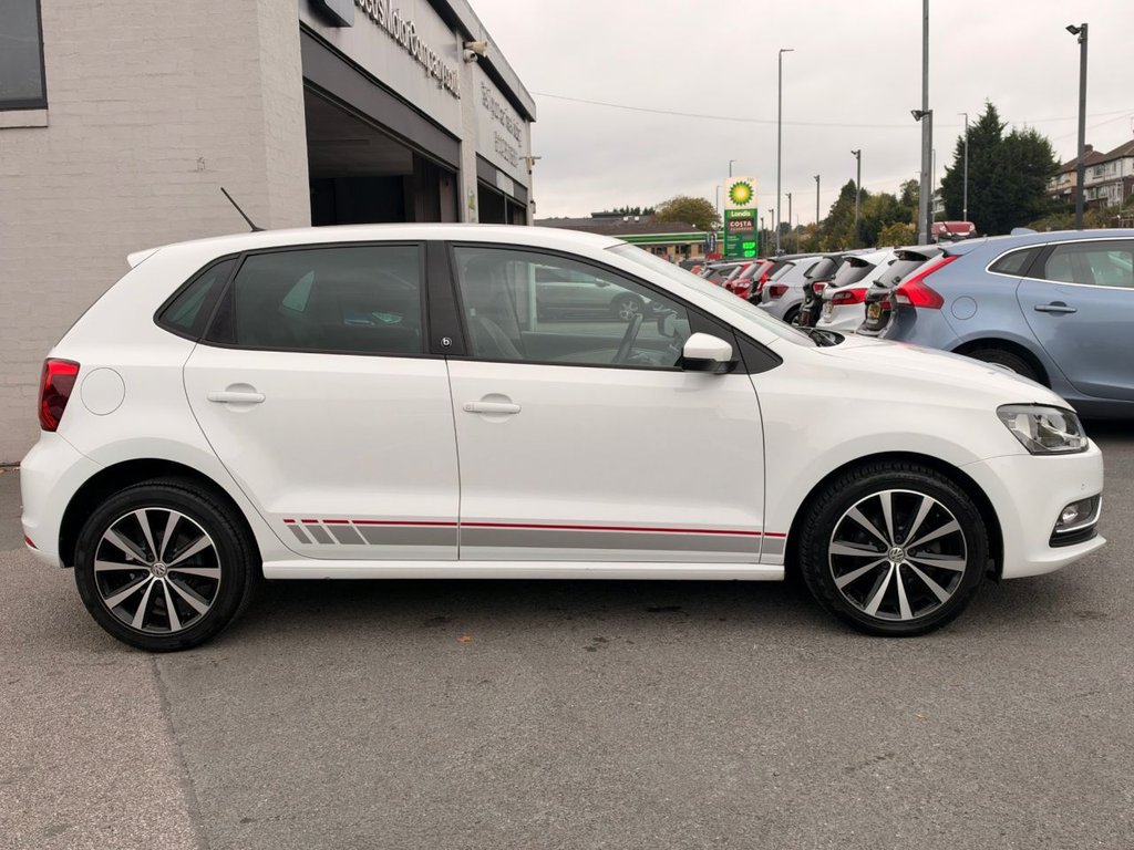 2017 Volkswagen Polo — image 2