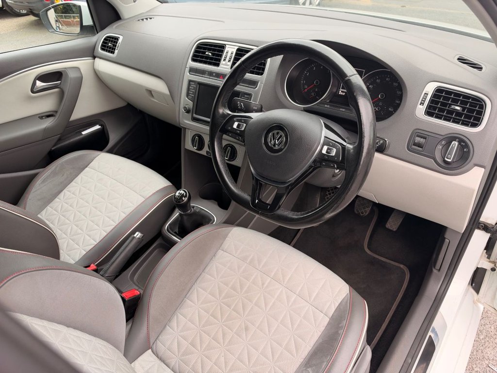 2017 Volkswagen Polo — image 31