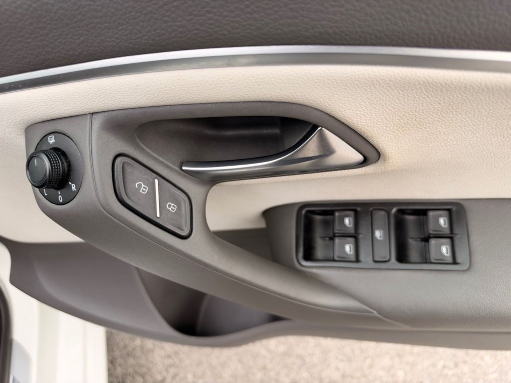 2017 Volkswagen Polo — image 33