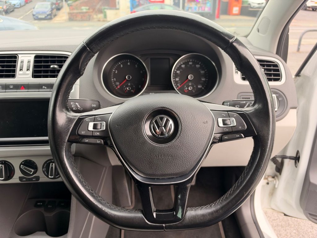 2017 Volkswagen Polo — image 34