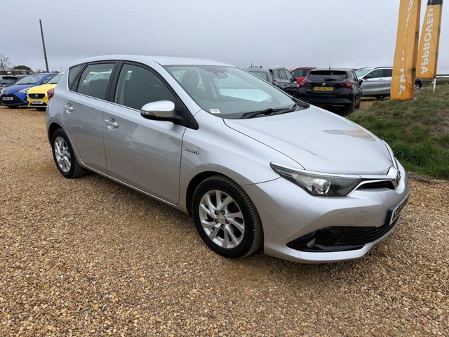 2019 Toyota Auris — image 1