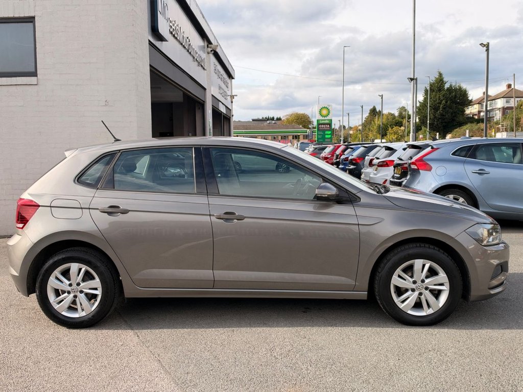 2018 Volkswagen Polo — image 2