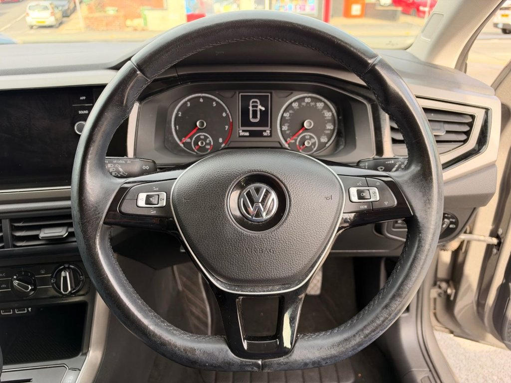 2018 Volkswagen Polo — image 32
