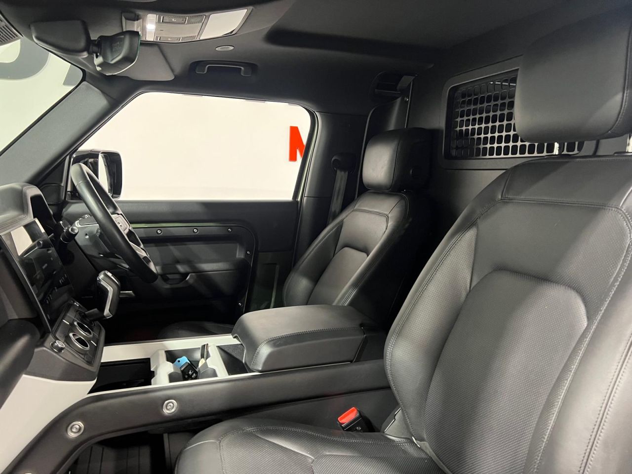 2026 LAND ROVER DEFENDER 90 3.0 D350 MHEV X-Dynamic HSE Hard Top SUV 3dr Diesel Auto 4WD SWB Euro 6 (s/ - vehicle photo 3 for sale on PureCar