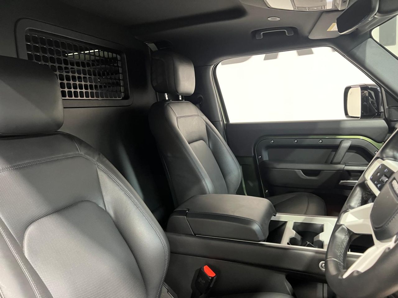 2026 LAND ROVER DEFENDER 90 3.0 D350 MHEV X-Dynamic HSE Hard Top SUV 3dr Diesel Auto 4WD SWB Euro 6 (s/ - vehicle photo 8 for sale on PureCar