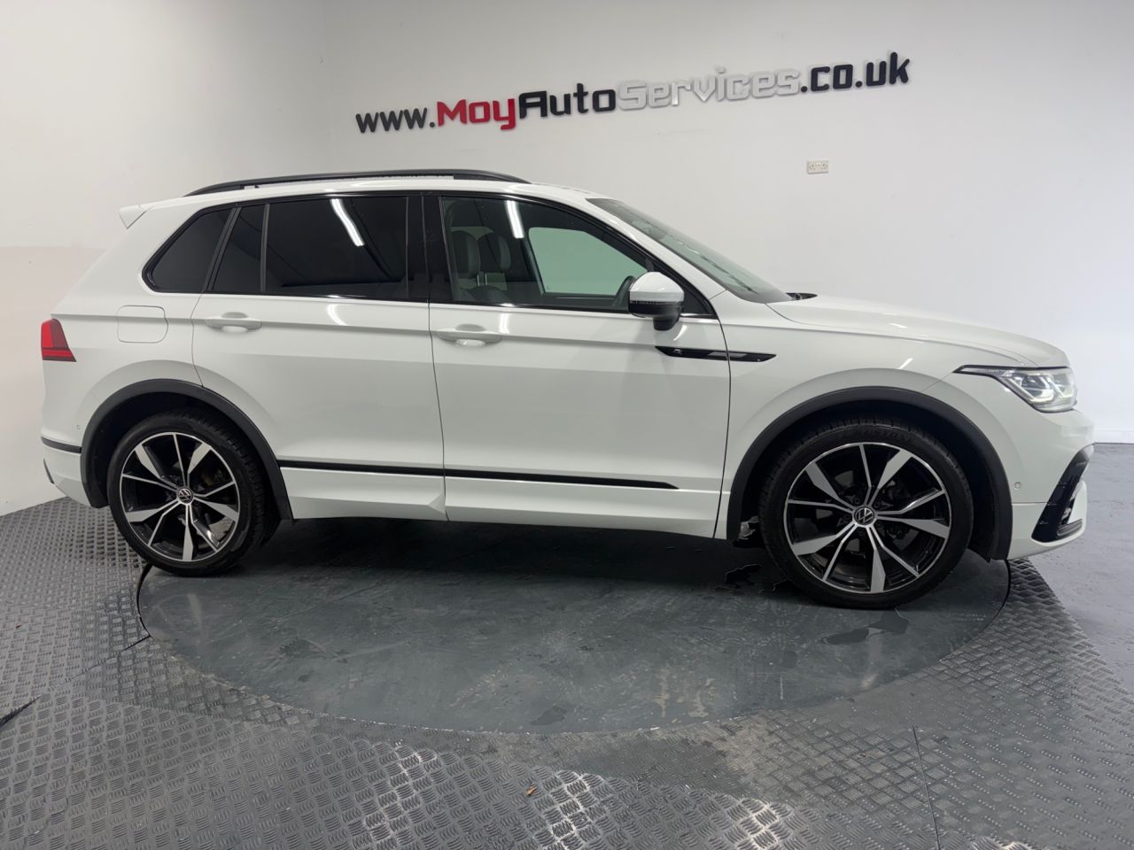 2021 VOLKSWAGEN TIGUAN 2.0 TDI R-Line SUV 5dr Diesel DSG Euro 6 (s/s) (150 ps) - vehicle photo 2 for sale on PureCar