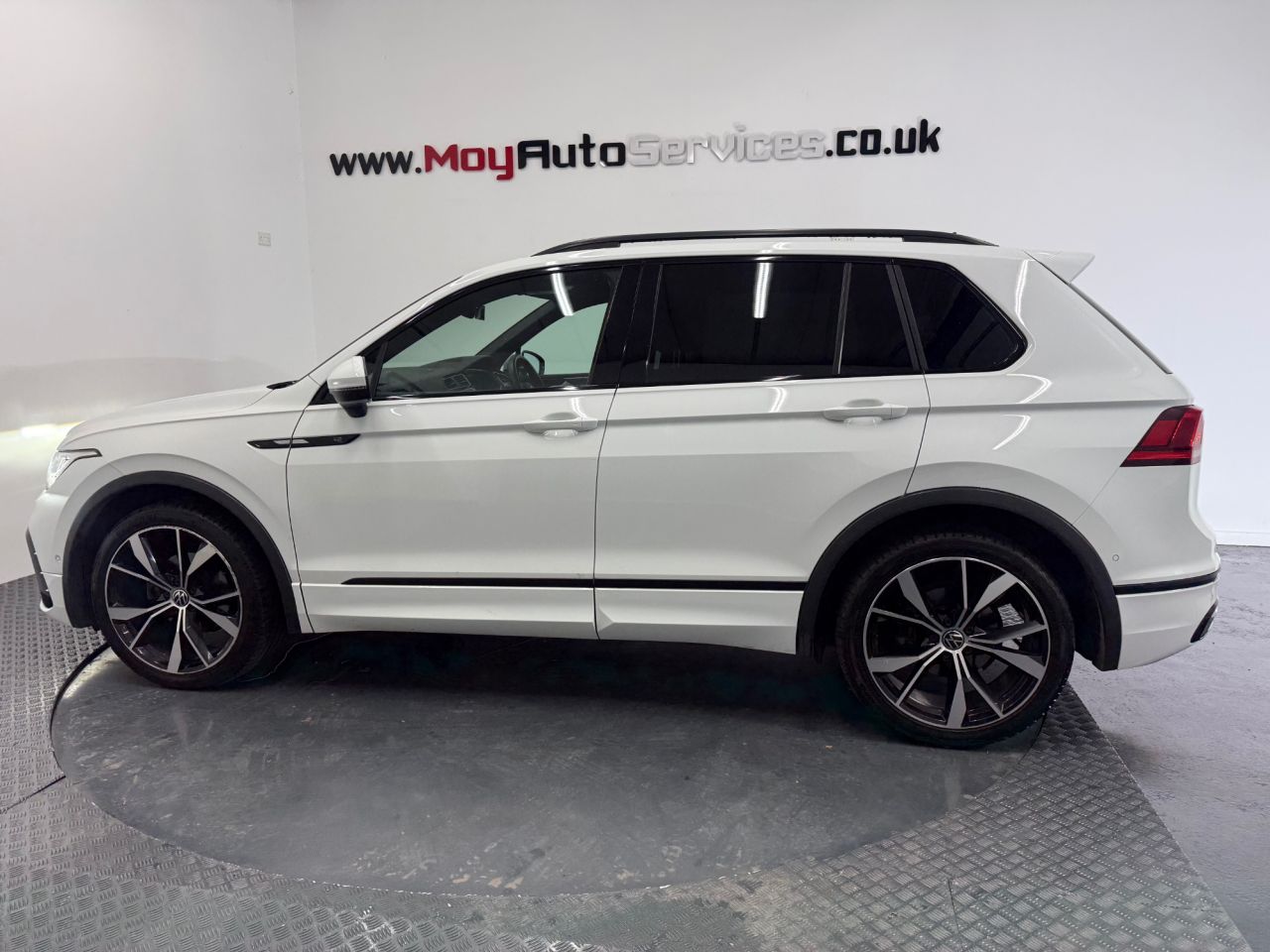 2021 VOLKSWAGEN TIGUAN 2.0 TDI R-Line SUV 5dr Diesel DSG Euro 6 (s/s) (150 ps) - vehicle photo 4 for sale on PureCar