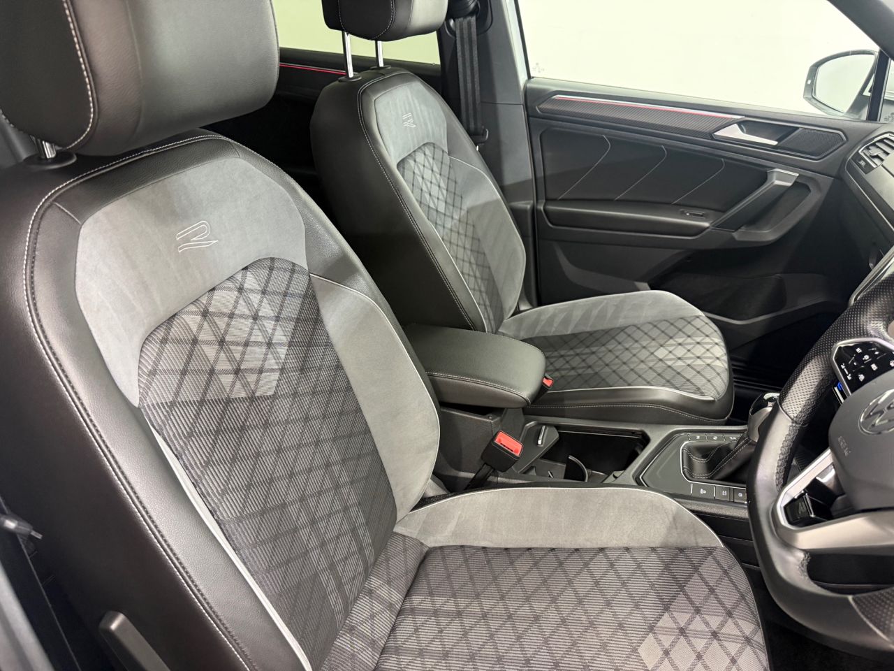 2021 VOLKSWAGEN TIGUAN 2.0 TDI R-Line SUV 5dr Diesel DSG Euro 6 (s/s) (150 ps) - vehicle photo 9 for sale on PureCar