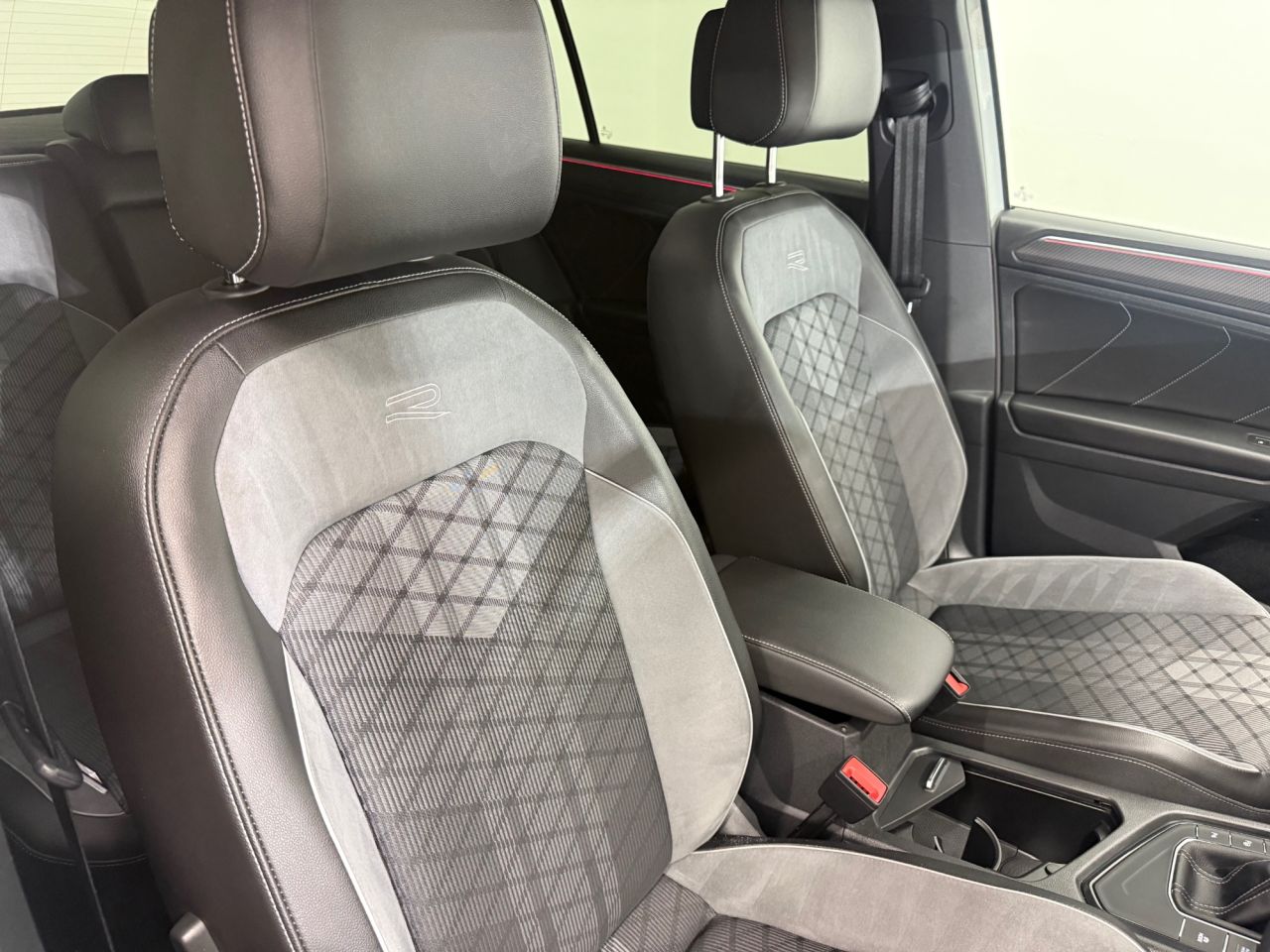 2021 VOLKSWAGEN TIGUAN 2.0 TDI R-Line SUV 5dr Diesel DSG Euro 6 (s/s) (150 ps) - vehicle photo 10 for sale on PureCar