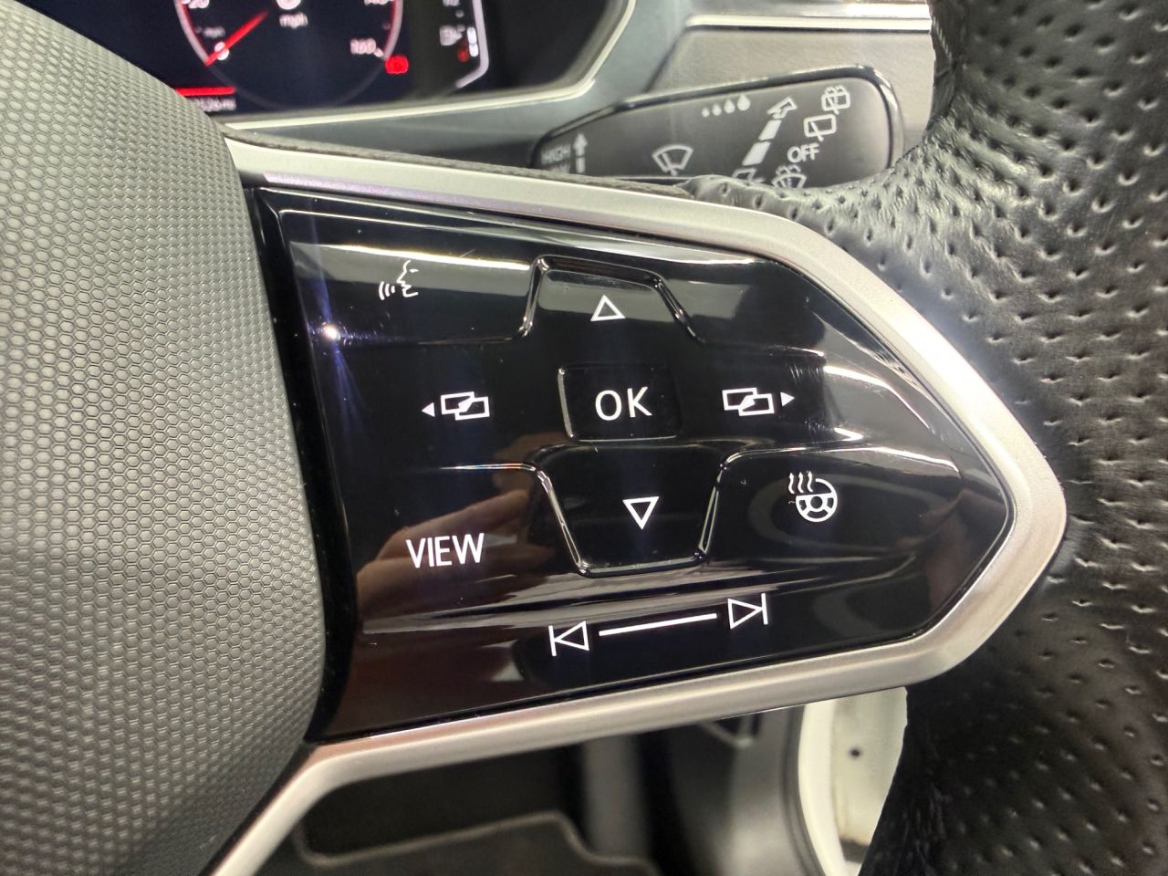 2021 VOLKSWAGEN TIGUAN 2.0 TDI R-Line SUV 5dr Diesel DSG Euro 6 (s/s) (150 ps) - vehicle photo 13 for sale on PureCar