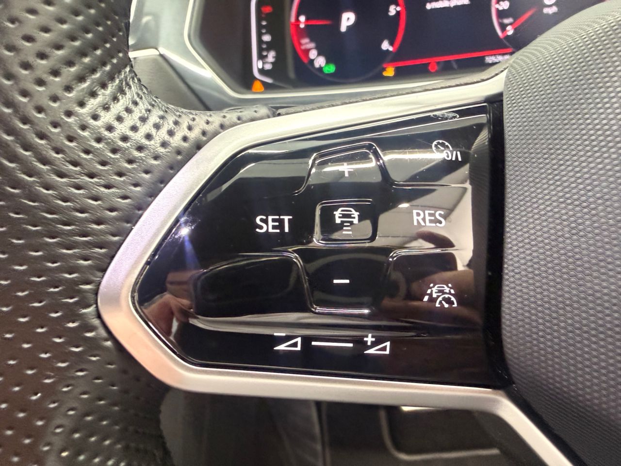 2021 VOLKSWAGEN TIGUAN 2.0 TDI R-Line SUV 5dr Diesel DSG Euro 6 (s/s) (150 ps) - vehicle photo 14 for sale on PureCar