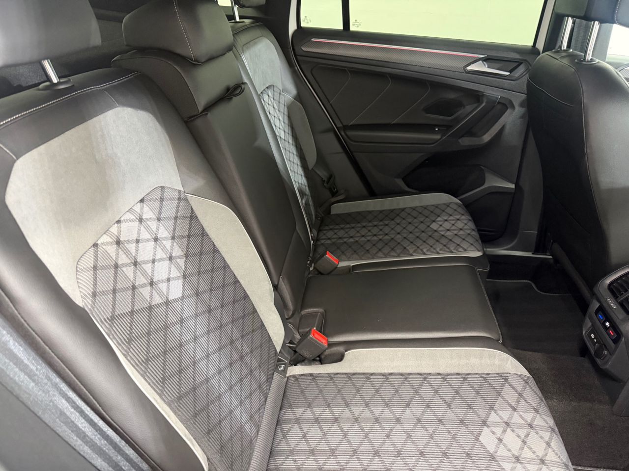 2021 VOLKSWAGEN TIGUAN 2.0 TDI R-Line SUV 5dr Diesel DSG Euro 6 (s/s) (150 ps) - vehicle photo 19 for sale on PureCar