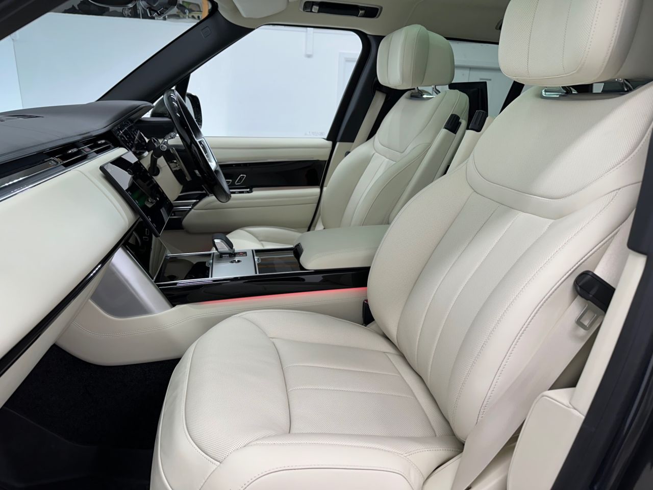 2026 LAND ROVER RANGE ROVER 3.0 D350 MHEV Autobiography SUV 5dr Diesel Auto 4WD Euro 6 (s/s) (350 ps) - vehicle photo 15 for sale on PureCar