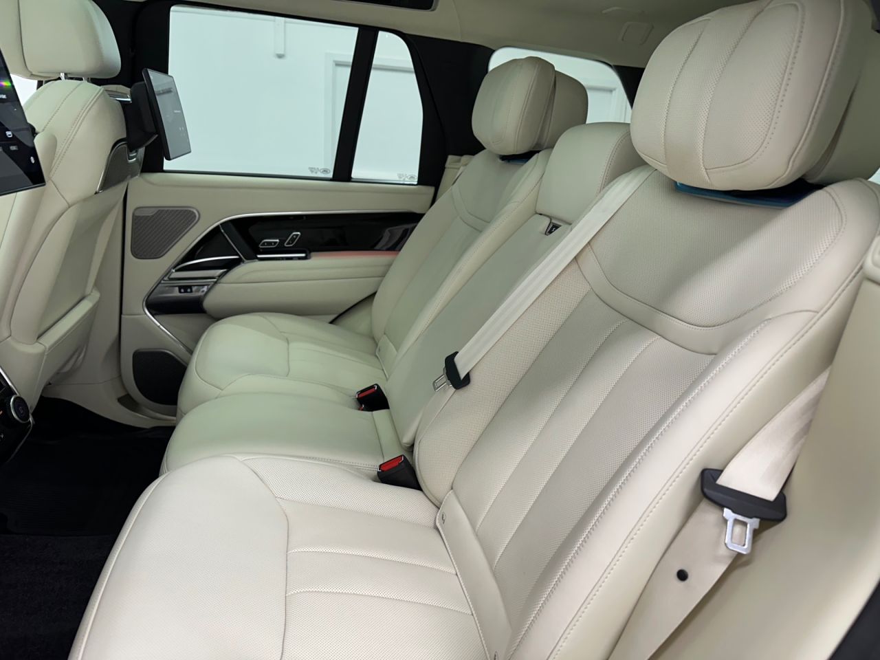 2026 LAND ROVER RANGE ROVER 3.0 D350 MHEV Autobiography SUV 5dr Diesel Auto 4WD Euro 6 (s/s) (350 ps) - vehicle photo 17 for sale on PureCar