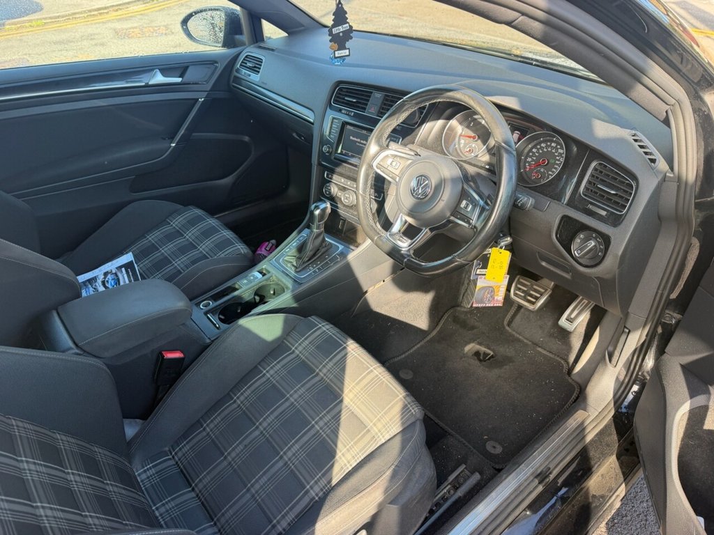 2014 Volkswagen Golf — image 4