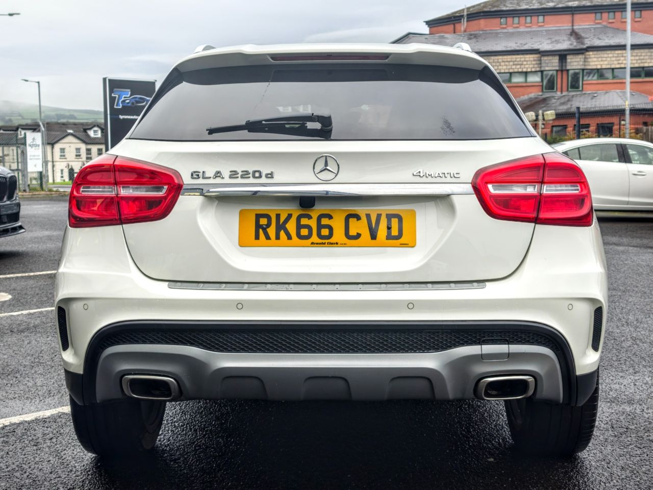 2016 MERCEDES GLA 2.1 GLA220d AMG Line (Premium) SUV 5dr Diesel 7G-DCT 4MATIC Euro 6 (s/s) (1 - vehicle photo 2 for sale on PureCar