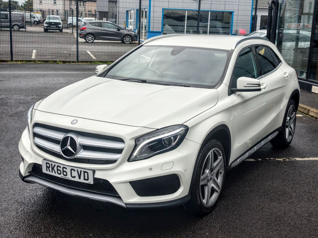 2016 MERCEDES GLA 2.1 GLA220d AMG Line (Premium) SUV 5dr Diesel 7G-DCT 4MATIC Euro 6 (s/s) (1 - vehicle photo 6 for sale on PureCar