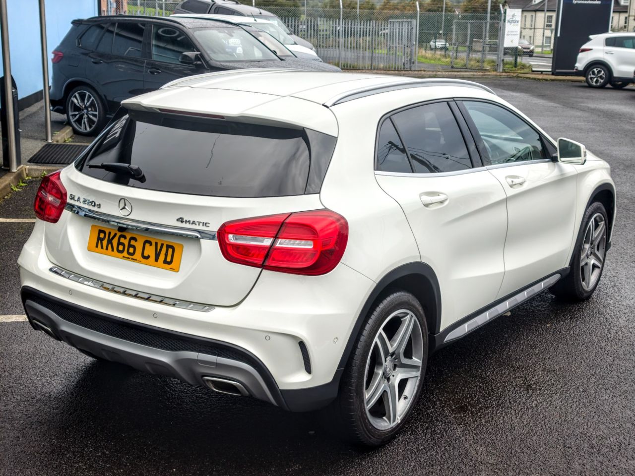2016 MERCEDES GLA 2.1 GLA220d AMG Line (Premium) SUV 5dr Diesel 7G-DCT 4MATIC Euro 6 (s/s) (1 - vehicle photo 9 for sale on PureCar