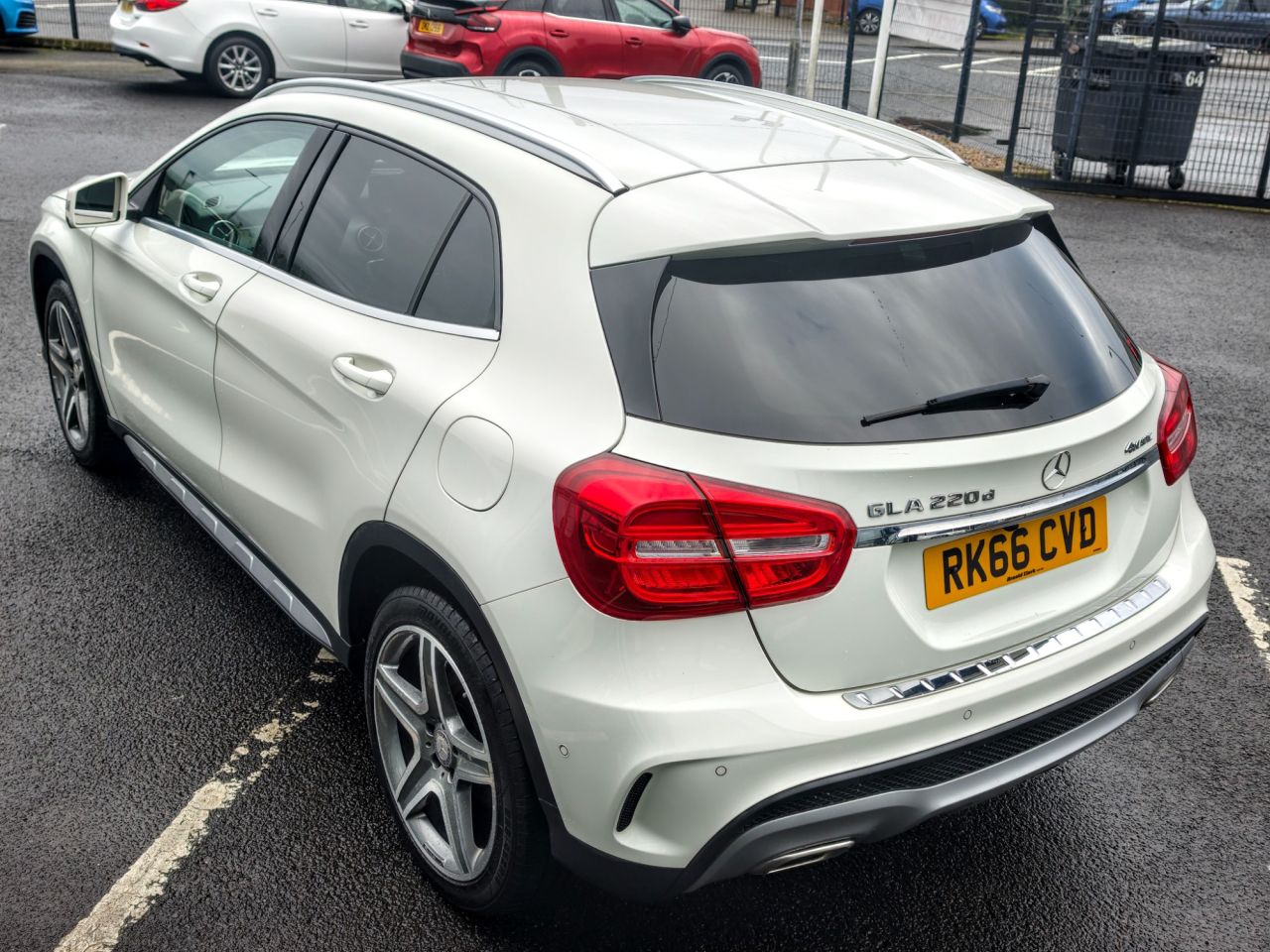 2016 MERCEDES GLA 2.1 GLA220d AMG Line (Premium) SUV 5dr Diesel 7G-DCT 4MATIC Euro 6 (s/s) (1 - vehicle photo 11 for sale on PureCar