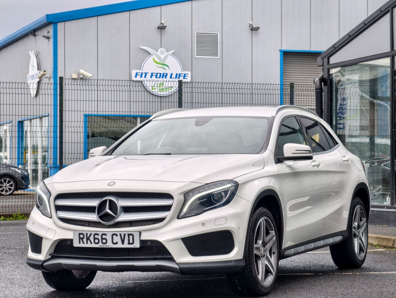 2016 MERCEDES GLA 2.1 GLA220d AMG Line (Premium) SUV 5dr Diesel 7G-DCT 4MATIC Euro 6 (s/s) (1 - vehicle photo 12 for sale on PureCar