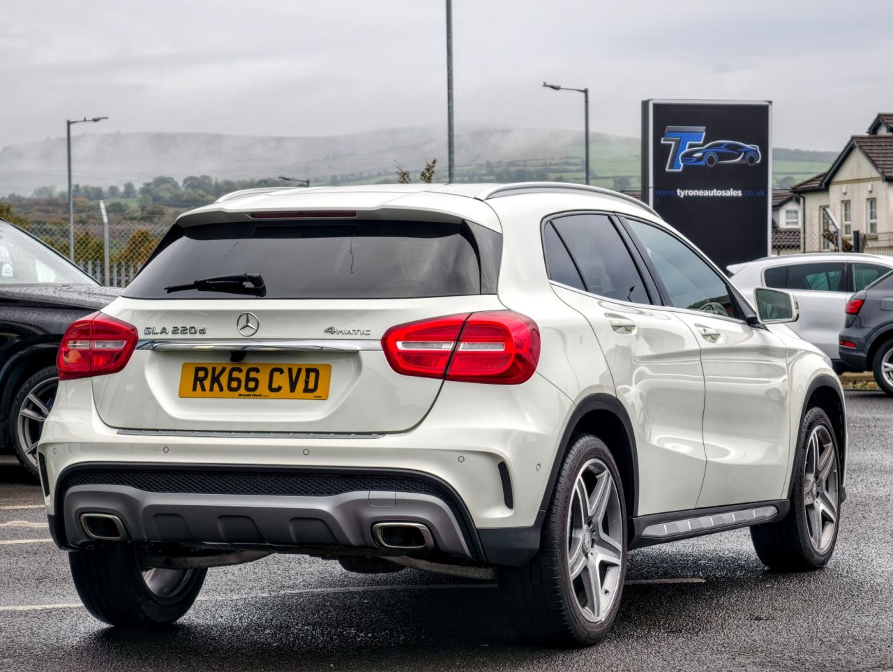 2016 MERCEDES GLA 2.1 GLA220d AMG Line (Premium) SUV 5dr Diesel 7G-DCT 4MATIC Euro 6 (s/s) (1 - vehicle photo 13 for sale on PureCar