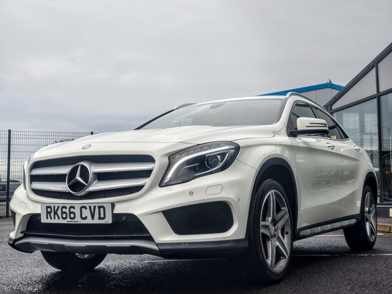 2016 MERCEDES GLA 2.1 GLA220d AMG Line (Premium) SUV 5dr Diesel 7G-DCT 4MATIC Euro 6 (s/s) (1 - vehicle photo 16 for sale on PureCar