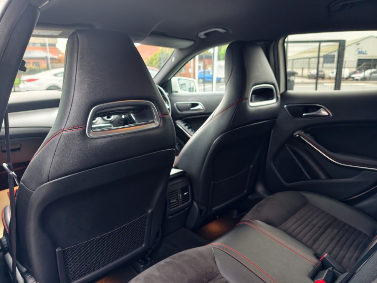 2016 MERCEDES GLA 2.1 GLA220d AMG Line (Premium) SUV 5dr Diesel 7G-DCT 4MATIC Euro 6 (s/s) (1 - vehicle photo 29 for sale on PureCar