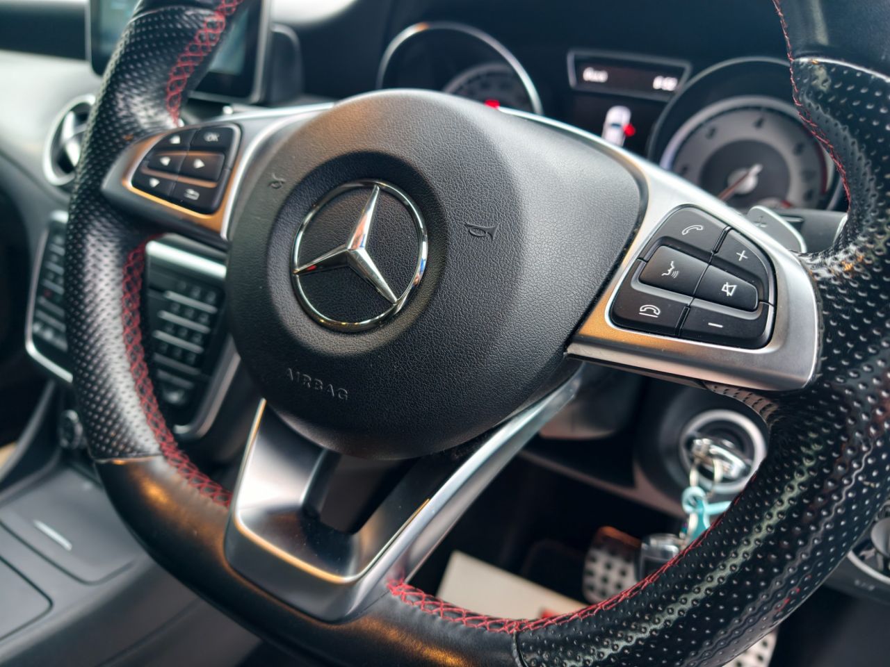 2016 MERCEDES GLA 2.1 GLA220d AMG Line (Premium) SUV 5dr Diesel 7G-DCT 4MATIC Euro 6 (s/s) (1 - vehicle photo 32 for sale on PureCar