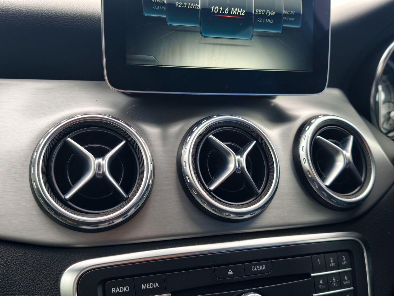 2016 MERCEDES GLA 2.1 GLA220d AMG Line (Premium) SUV 5dr Diesel 7G-DCT 4MATIC Euro 6 (s/s) (1 - vehicle photo 34 for sale on PureCar