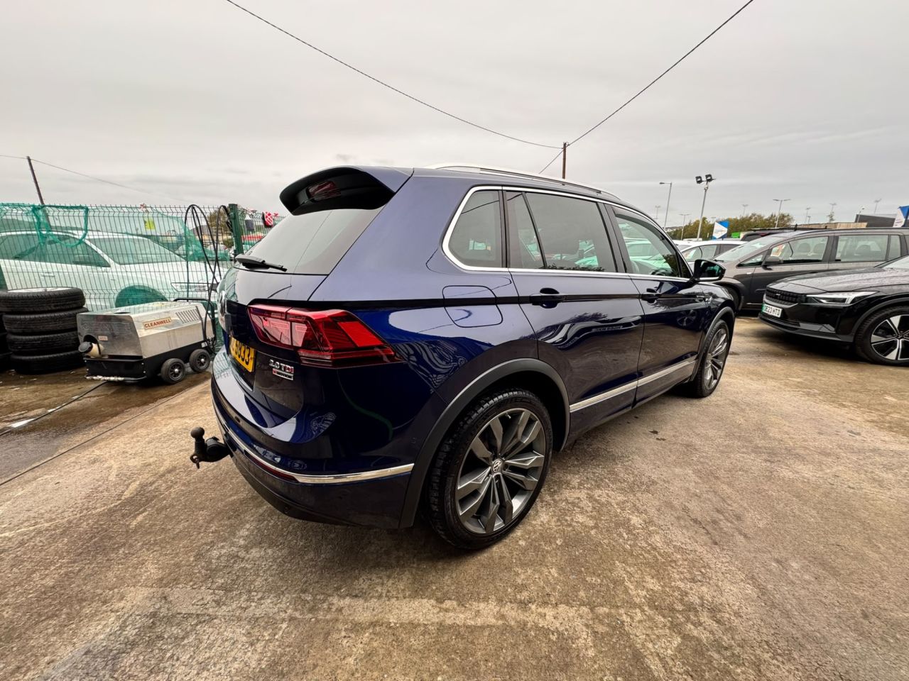 2016 VOLKSWAGEN TIGUAN 2.0 TDI BlueMotion Tech R-Line SUV 5dr Diesel DSG 4Motion Euro 6 (s/s) (190 - vehicle photo 5 for sale on PureCar