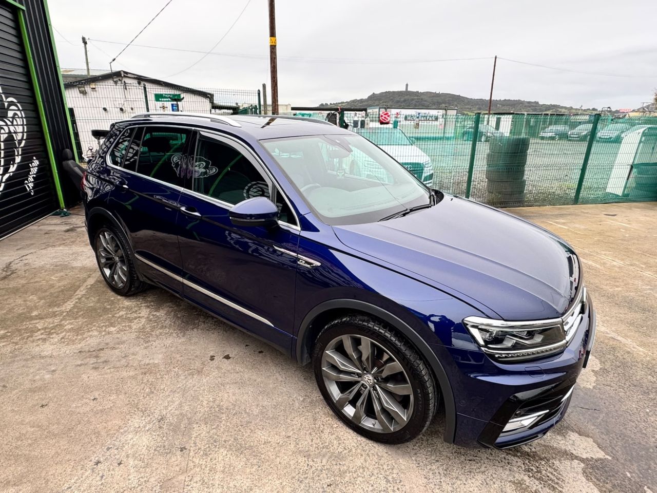 2016 VOLKSWAGEN TIGUAN 2.0 TDI BlueMotion Tech R-Line SUV 5dr Diesel DSG 4Motion Euro 6 (s/s) (190 - vehicle photo 6 for sale on PureCar