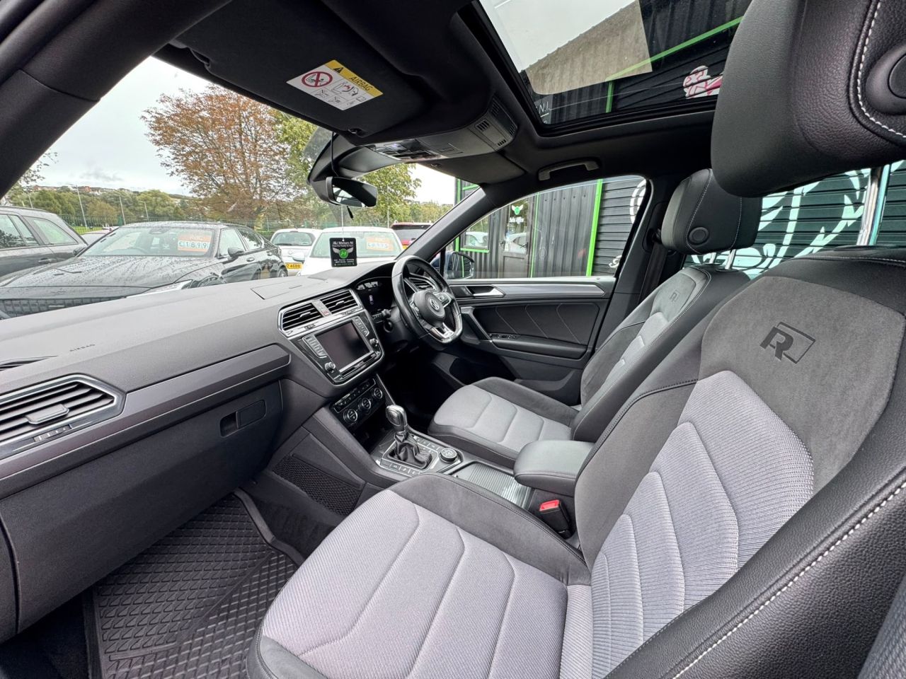 2016 VOLKSWAGEN TIGUAN 2.0 TDI BlueMotion Tech R-Line SUV 5dr Diesel DSG 4Motion Euro 6 (s/s) (190 - vehicle photo 11 for sale on PureCar