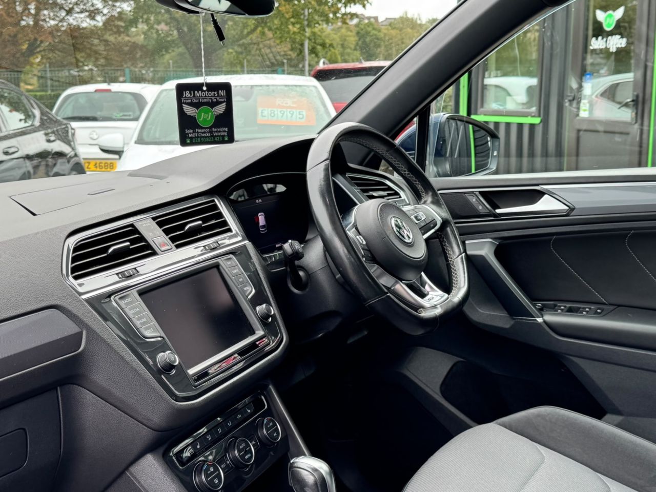 2016 VOLKSWAGEN TIGUAN 2.0 TDI BlueMotion Tech R-Line SUV 5dr Diesel DSG 4Motion Euro 6 (s/s) (190 - vehicle photo 10 for sale on PureCar