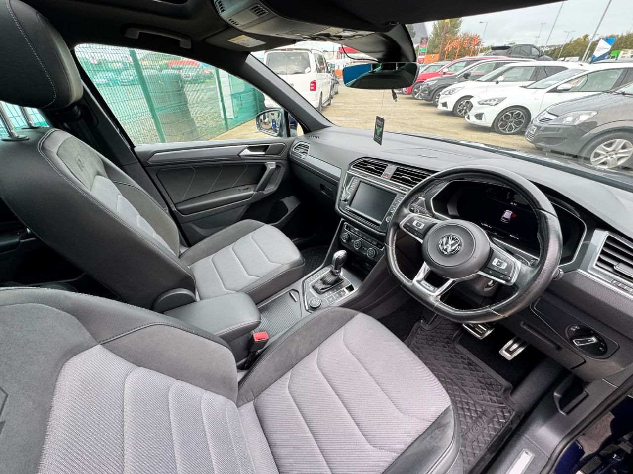 2016 VOLKSWAGEN TIGUAN 2.0 TDI BlueMotion Tech R-Line SUV 5dr Diesel DSG 4Motion Euro 6 (s/s) (190 - vehicle photo 15 for sale on PureCar
