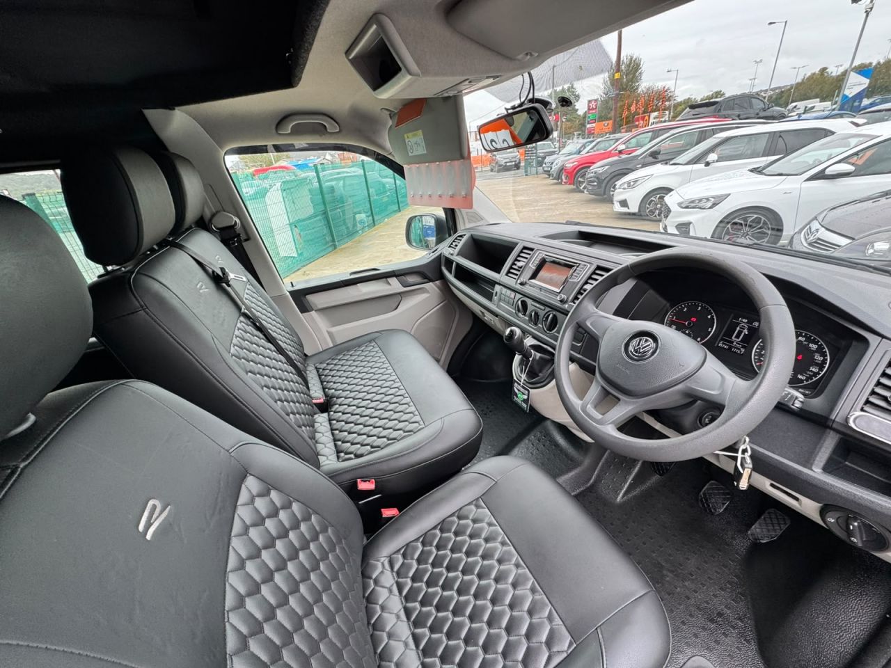 2019 VOLKSWAGEN TRANSPORTER 2.0 TDI T28 Startline Panel Van 5dr Diesel Manual FWD SWB Euro 6 (s/s) (102 - vehicle photo 17 for sale on PureCar