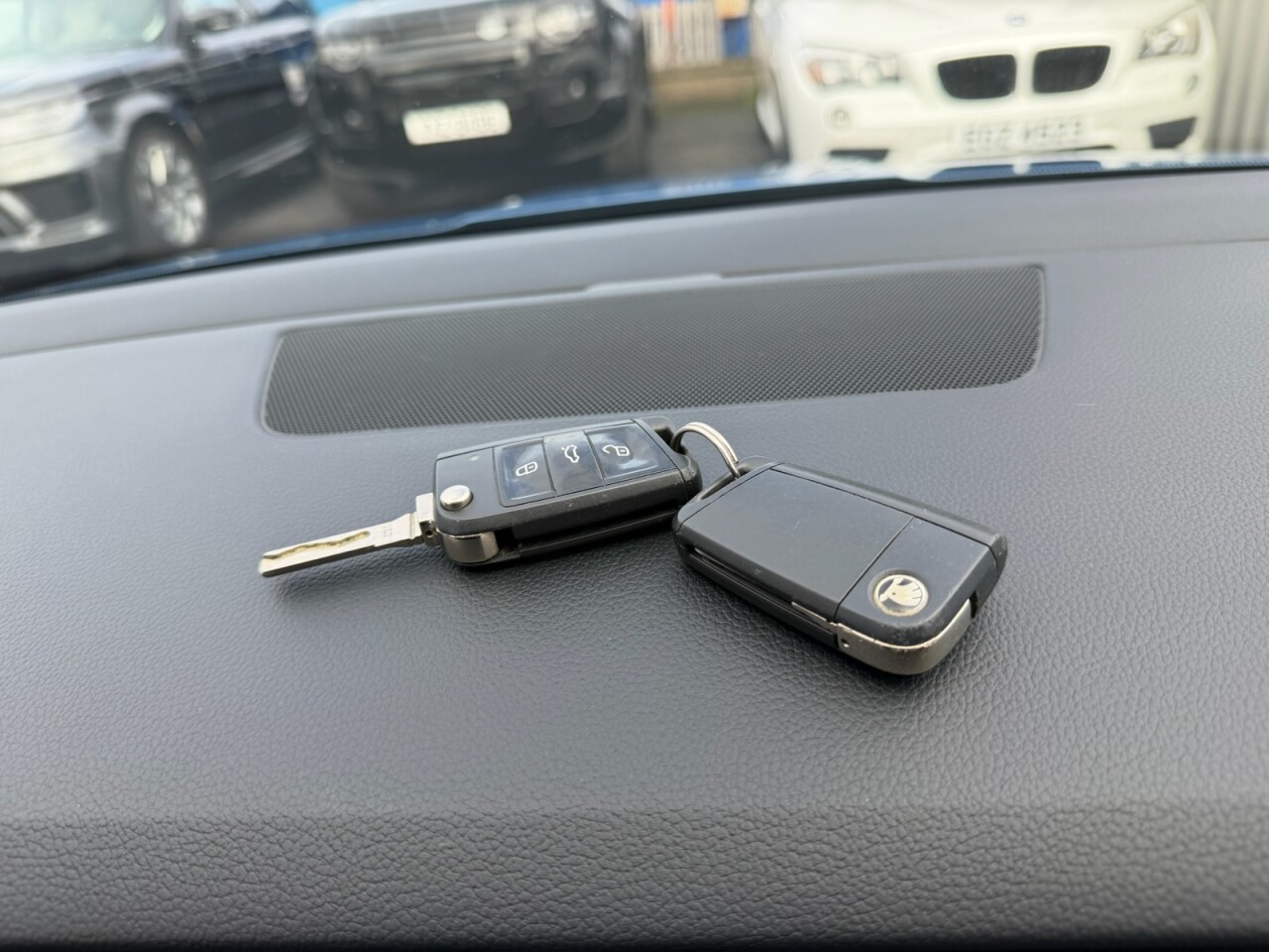 2016 SKODA OCTAVIA 2.0 TDI Scout Estate 5dr Diesel DSG 4WD Euro 6 (s/s) (184 ps) - vehicle photo 9 for sale on PureCar
