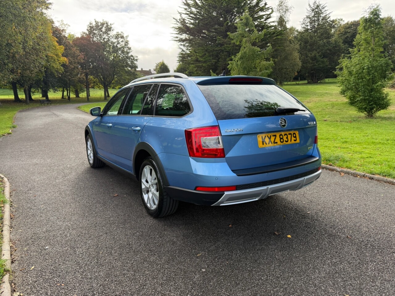 2016 SKODA OCTAVIA 2.0 TDI Scout Estate 5dr Diesel DSG 4WD Euro 6 (s/s) (184 ps) - vehicle photo 14 for sale on PureCar