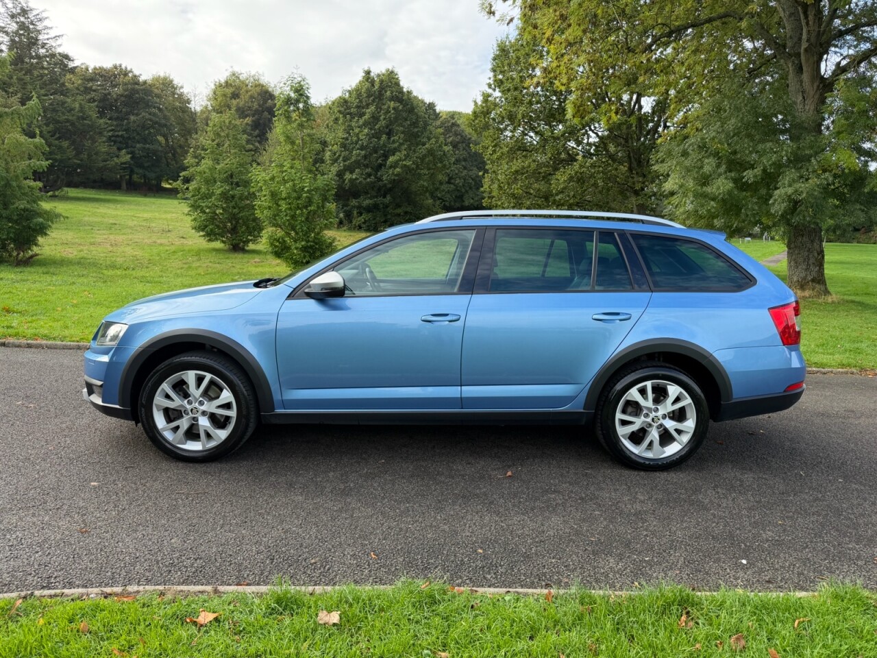 2016 SKODA OCTAVIA 2.0 TDI Scout Estate 5dr Diesel DSG 4WD Euro 6 (s/s) (184 ps) - vehicle photo 15 for sale on PureCar