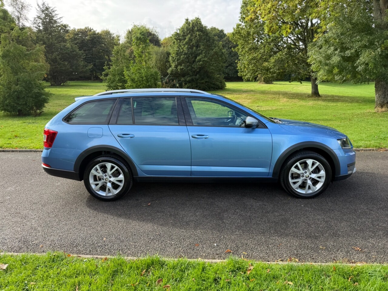 2016 SKODA OCTAVIA 2.0 TDI Scout Estate 5dr Diesel DSG 4WD Euro 6 (s/s) (184 ps) - vehicle photo 28 for sale on PureCar